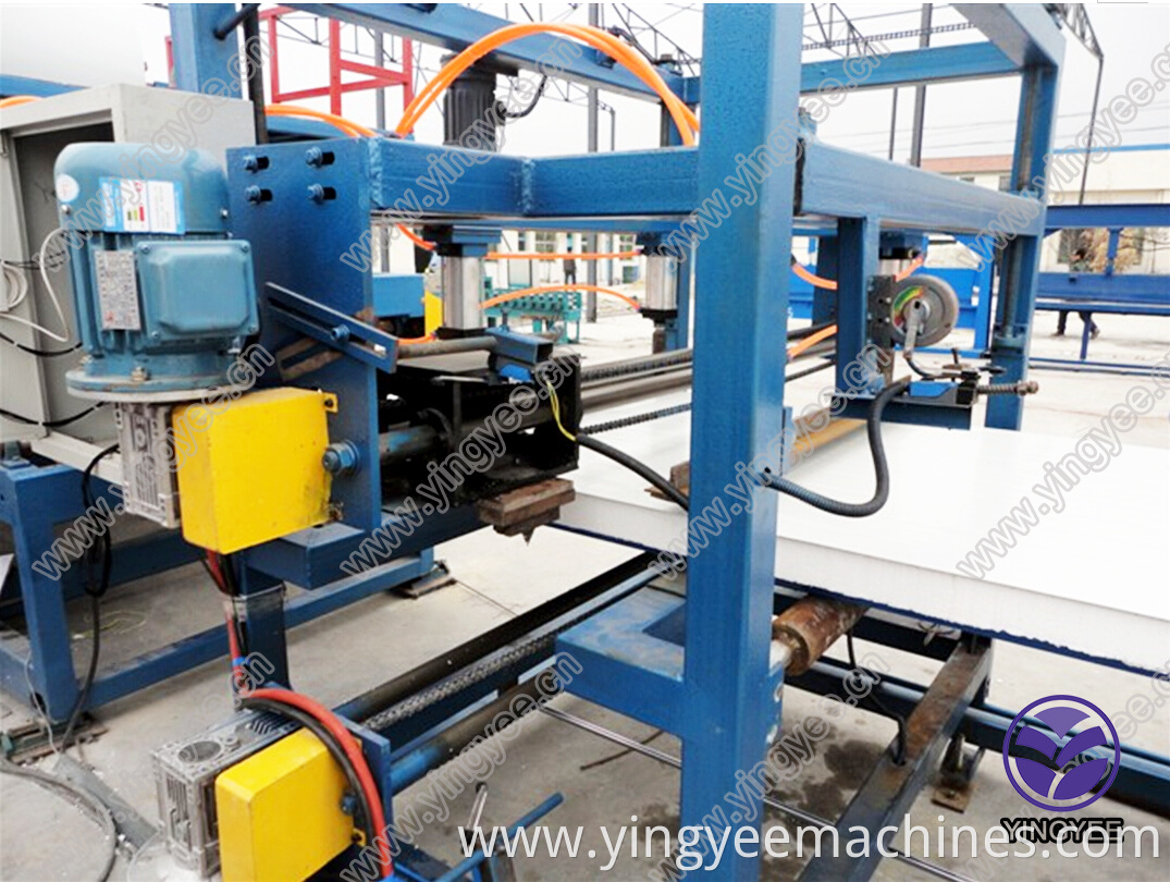 Superior Quality Light Weight Polyurethane Sandwich Puf Panel Roll Forming Production Line Making Machine